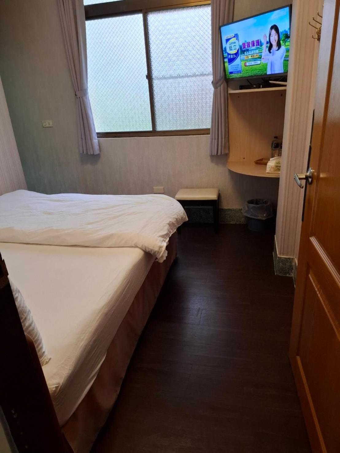 Zhongshan Hostel Fenchihu Extérieur photo